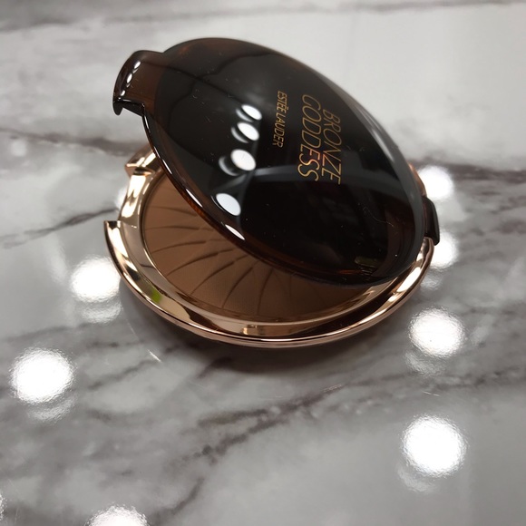 Estee Lauder Bronze Goddess Ultimate Matte Bronzer - Picture 5 of 7